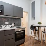 D35 - Chic Boutique Apartments By Bqa